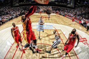 彩经网官网首页-双加时鏖战！湖人险胜勇士，詹姆斯关键三分锁定胜局